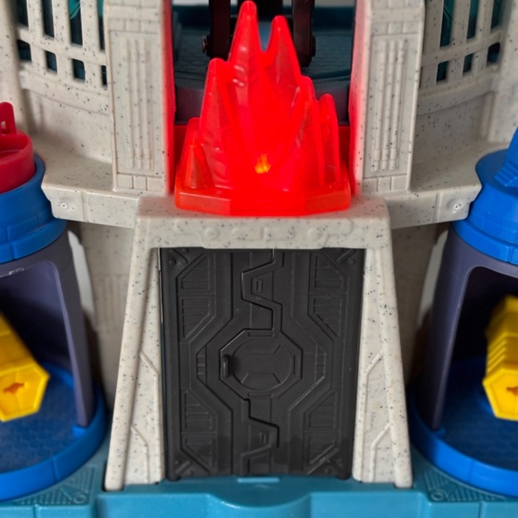 IMAGINEXT Fisher Hall of Justice League DC Comics Super Friends Playset 2014 - Picture 3 of 9